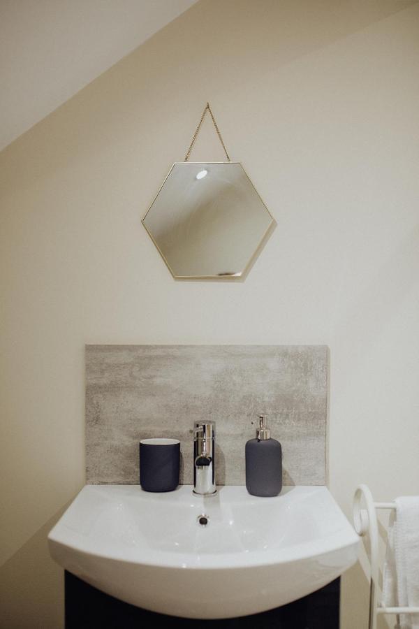 Betty'S Loft Apartment ลิสเบิร์น ภายนอก รูปภาพ