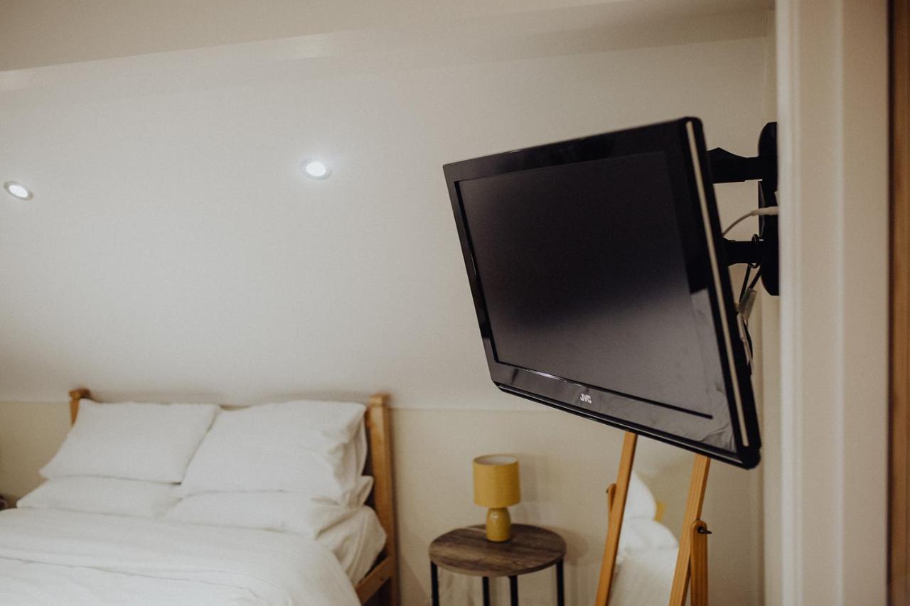 Betty'S Loft Apartment ลิสเบิร์น ภายนอก รูปภาพ